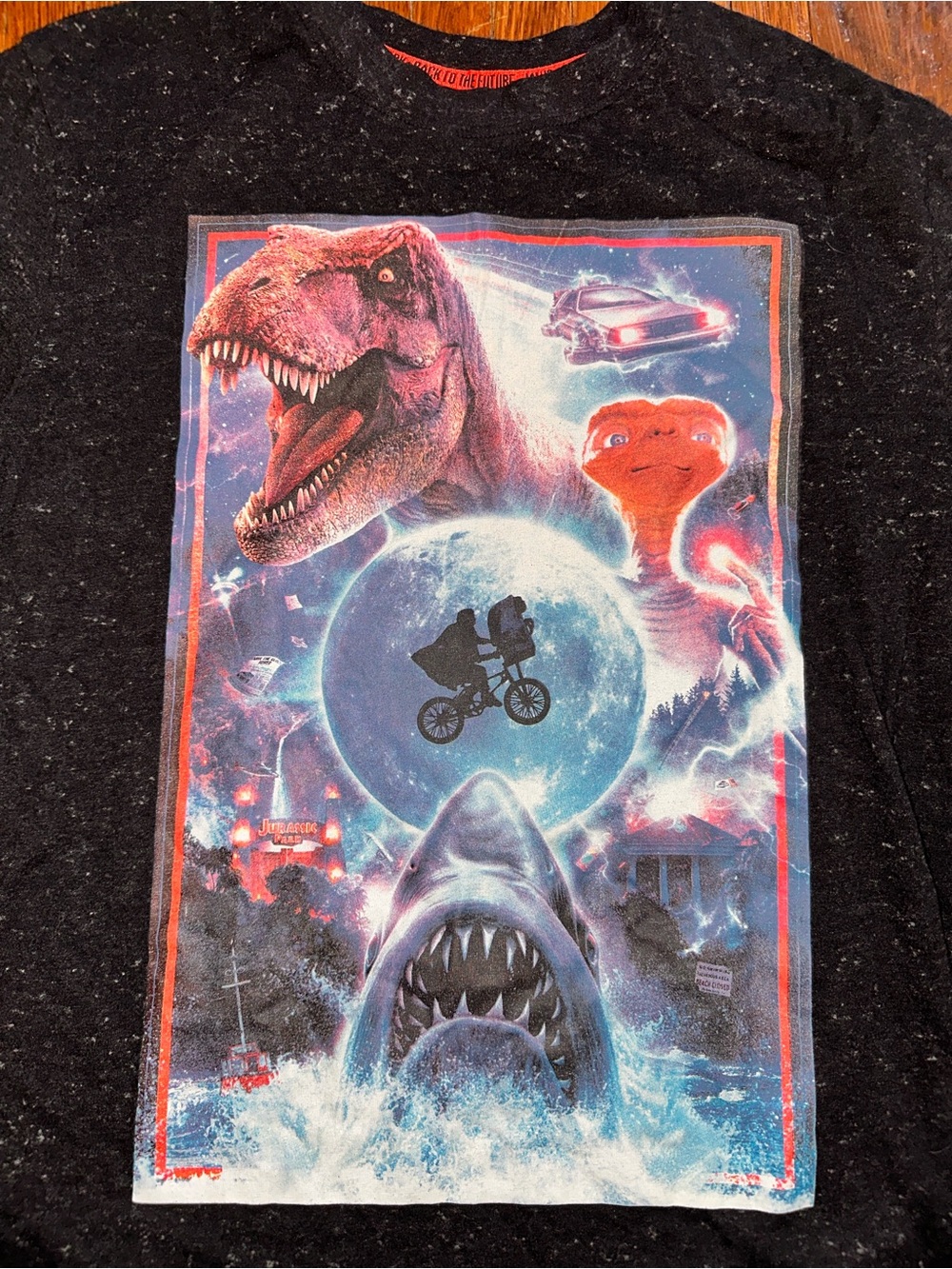 Men’s Small Universal Studios Jaws ET Back to the Future Jurassic Park Shirt